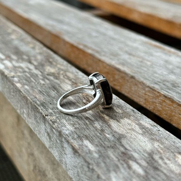 New in box! Shungite Matrix Stone Ring in Silver Size 6 - Picture 4 of 8